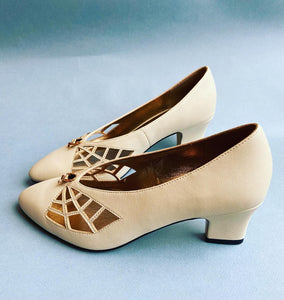 Spiderweb mid-heel shoes with brass spider