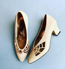 Load image into Gallery viewer, Spiderweb mid-heel shoes with brass spider